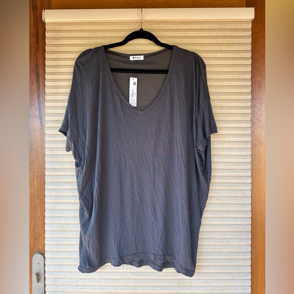 NWT LA Made grey V-Neck Tee